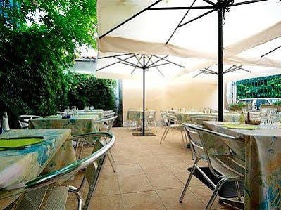 Logis Hotel Restaurant Metropole Міранд Екстер'єр фото